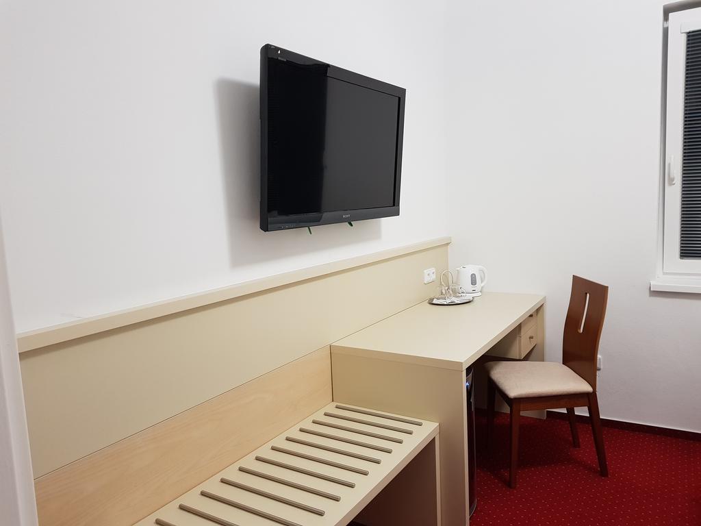 Hotel Bax Зноймо Екстериор снимка
