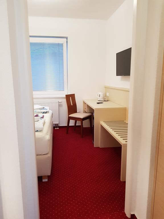 Hotel Bax Зноймо Екстериор снимка
