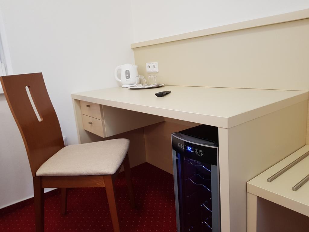 Hotel Bax Зноймо Екстериор снимка