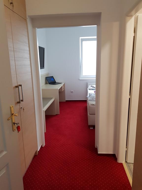 Hotel Bax Зноймо Екстериор снимка